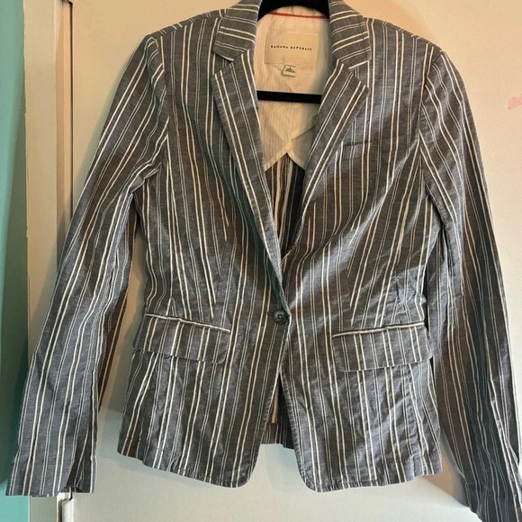 Banana Republic Jackets & Blazers - Banana Republic size 6, 98/2 Cotton/Elastane (shell) with 100% cotton lining.